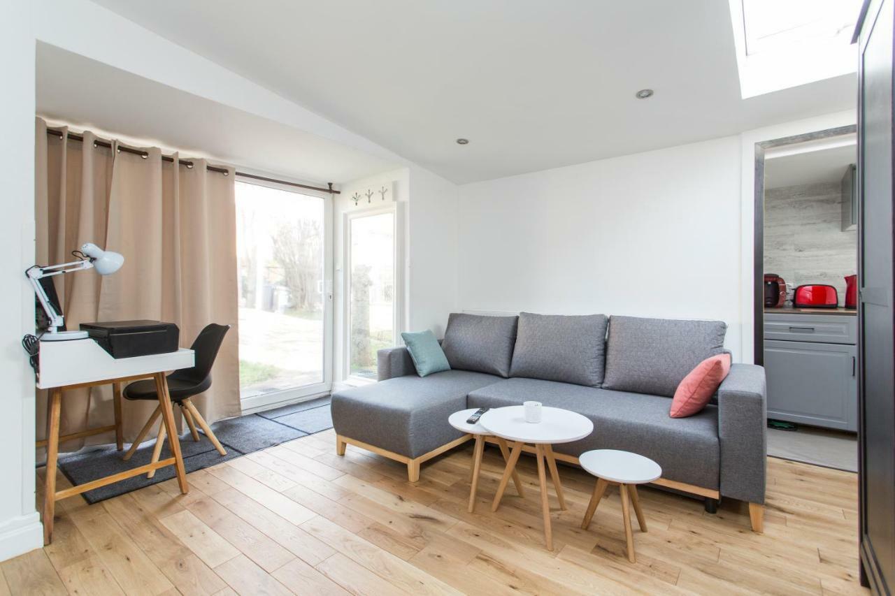 Villa Small House With Parking Prag Exterior foto